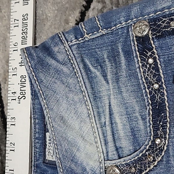 MISS ME EMBROIDERED LEATHER RHINESTONES FLOWERS RAW-EDGE DENIM JEAN SHOR… - Picture 5 of 12